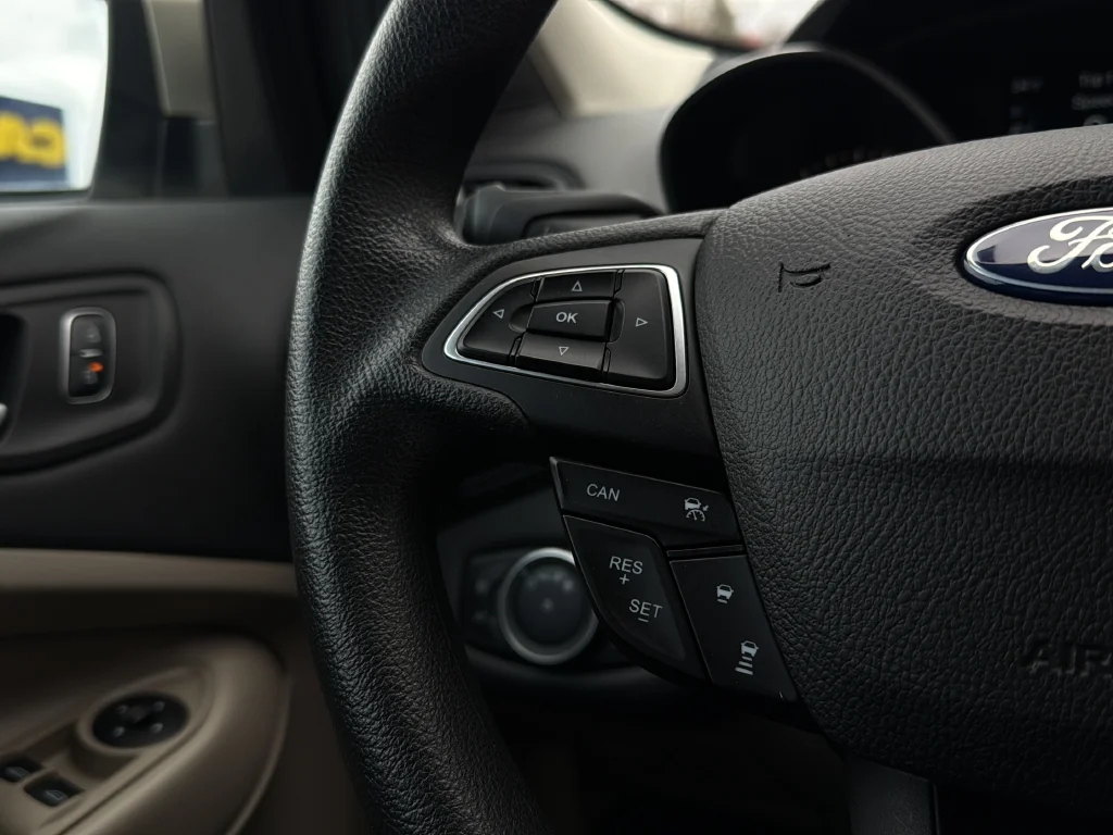 Used 2018 White Gold Metallic Ford SE image 17