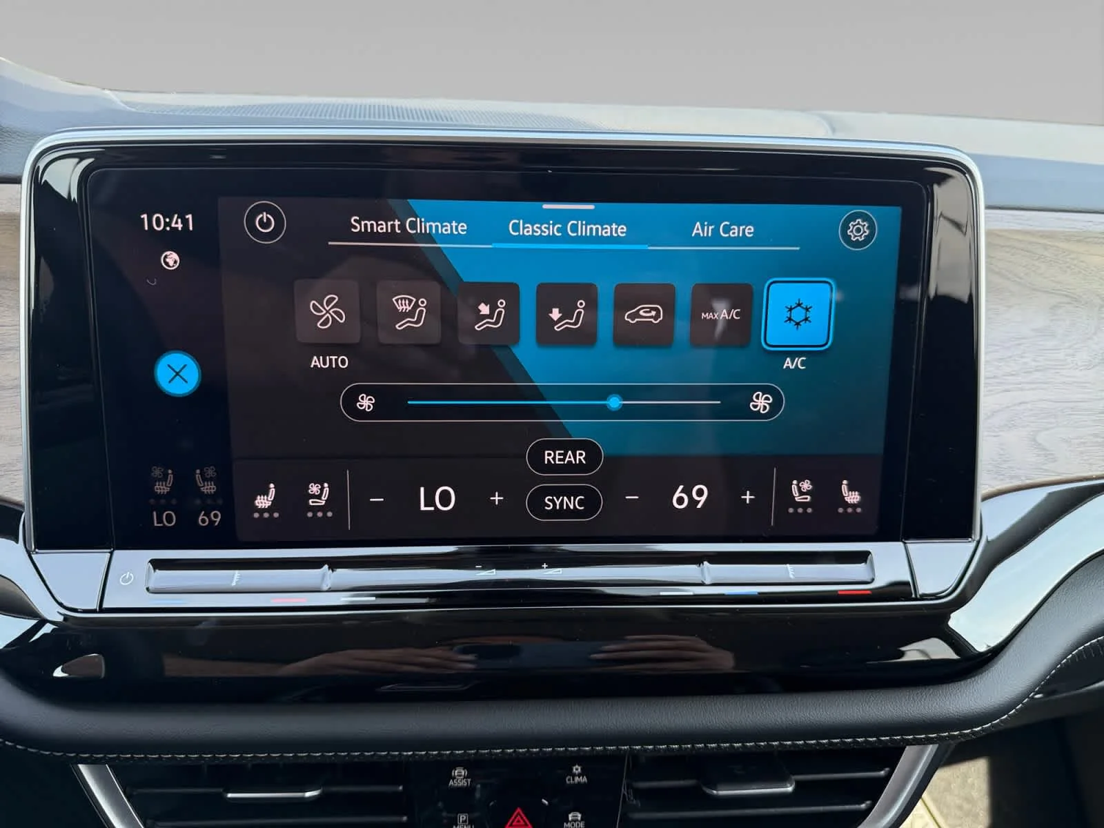 2026 Volkswagen Atlas SE w/Tech - Photo 17