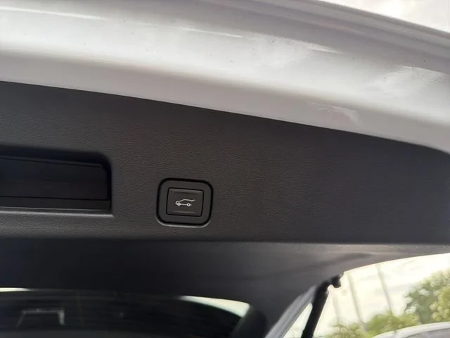 New 2026 Glacier White Tricoat GMC Elevation image 11