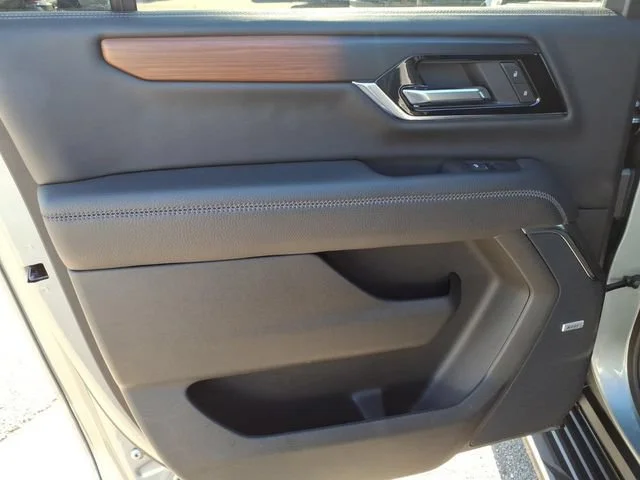 Used 2025 Sterling Metallic GMC Denali image 13