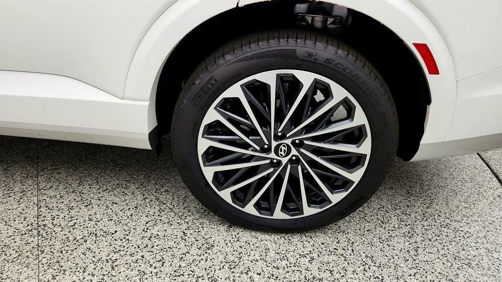Used 2026 Creamy White Pearl Hyundai Calligraphy AWD image 9