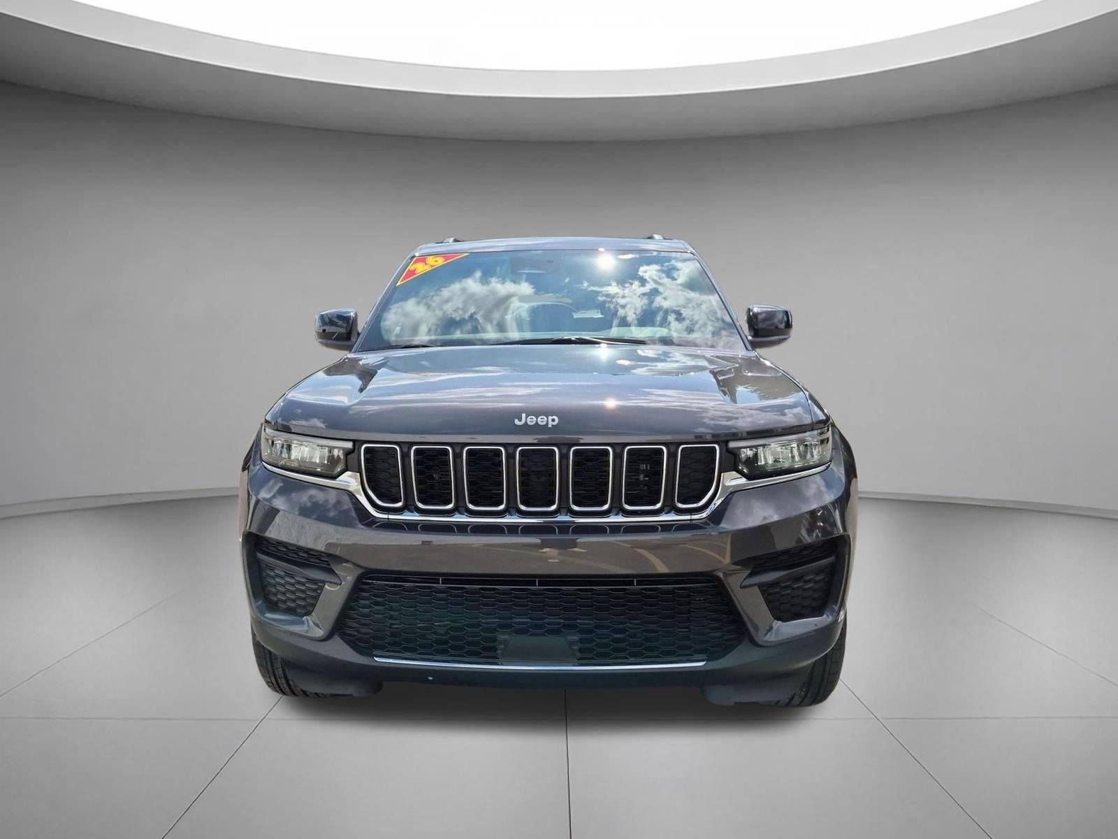 New 2026 Baltic Gray Metallic Clear-Coat Exterior Paint Jeep Laredo X image 8