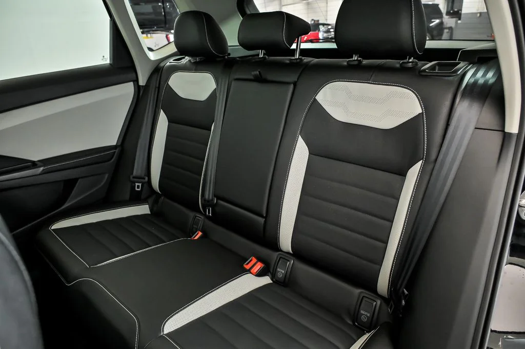 New 2026 Black Volkswagen 1.5T SEL image 9