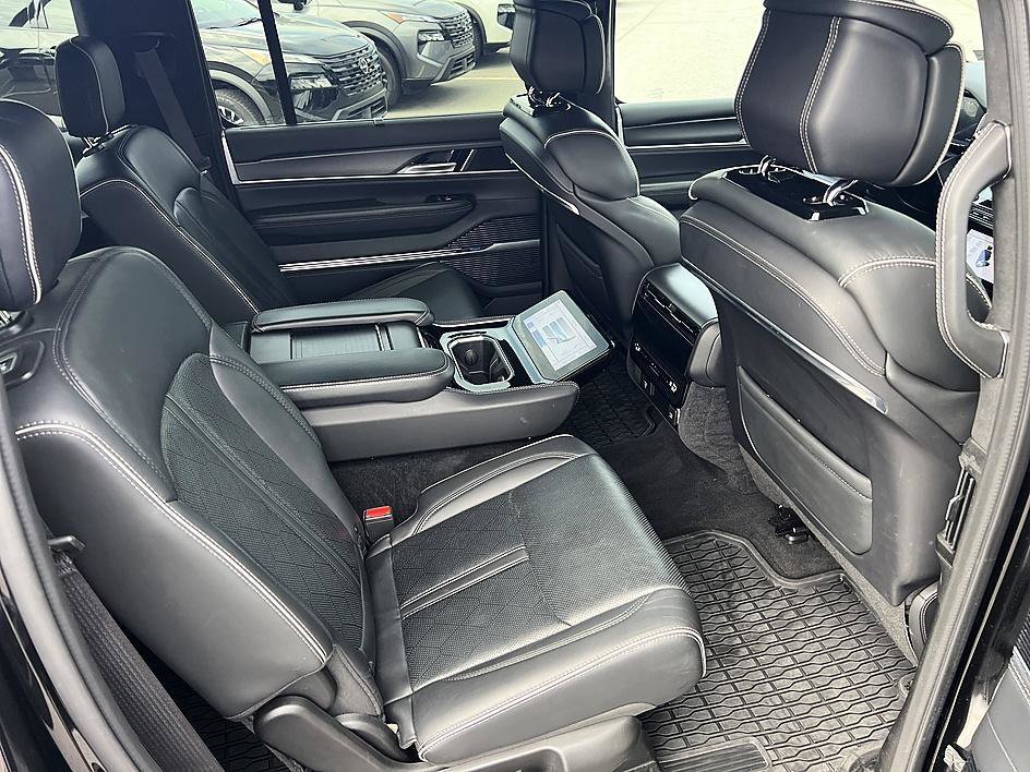 Used 2024 Diamond Black Crystal Pearlcoat Jeep Series II image 19