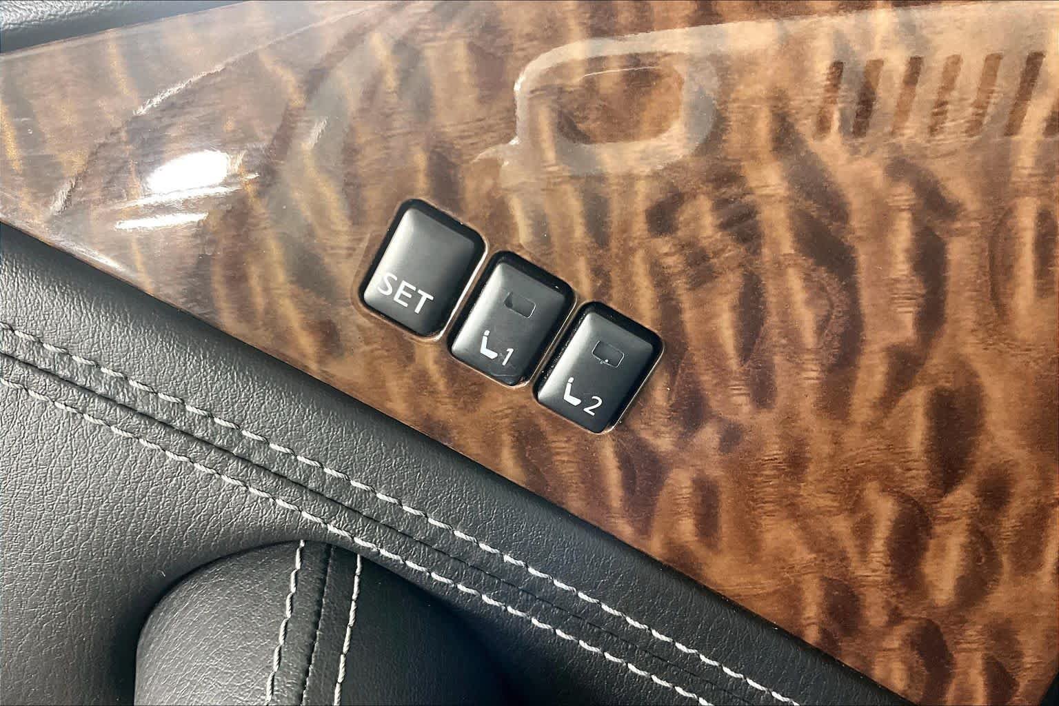 Used 2020 Pearl White Tricoat Nissan Platinum image 33