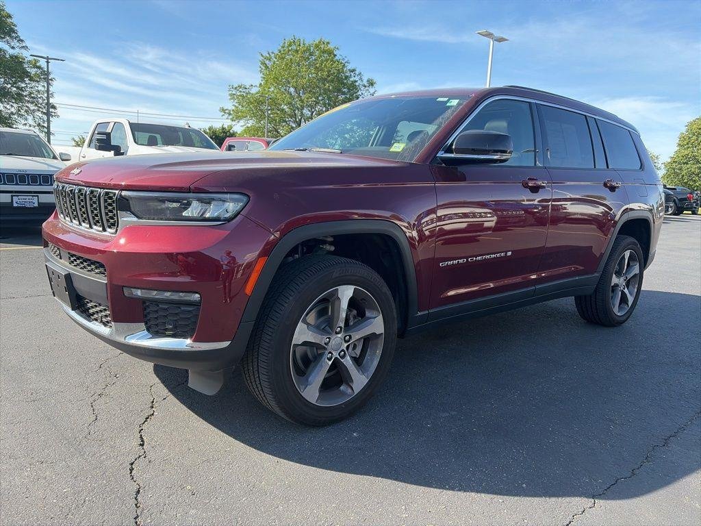 Used 2025 Velvet Red Pearlcoat Jeep Limited image 5