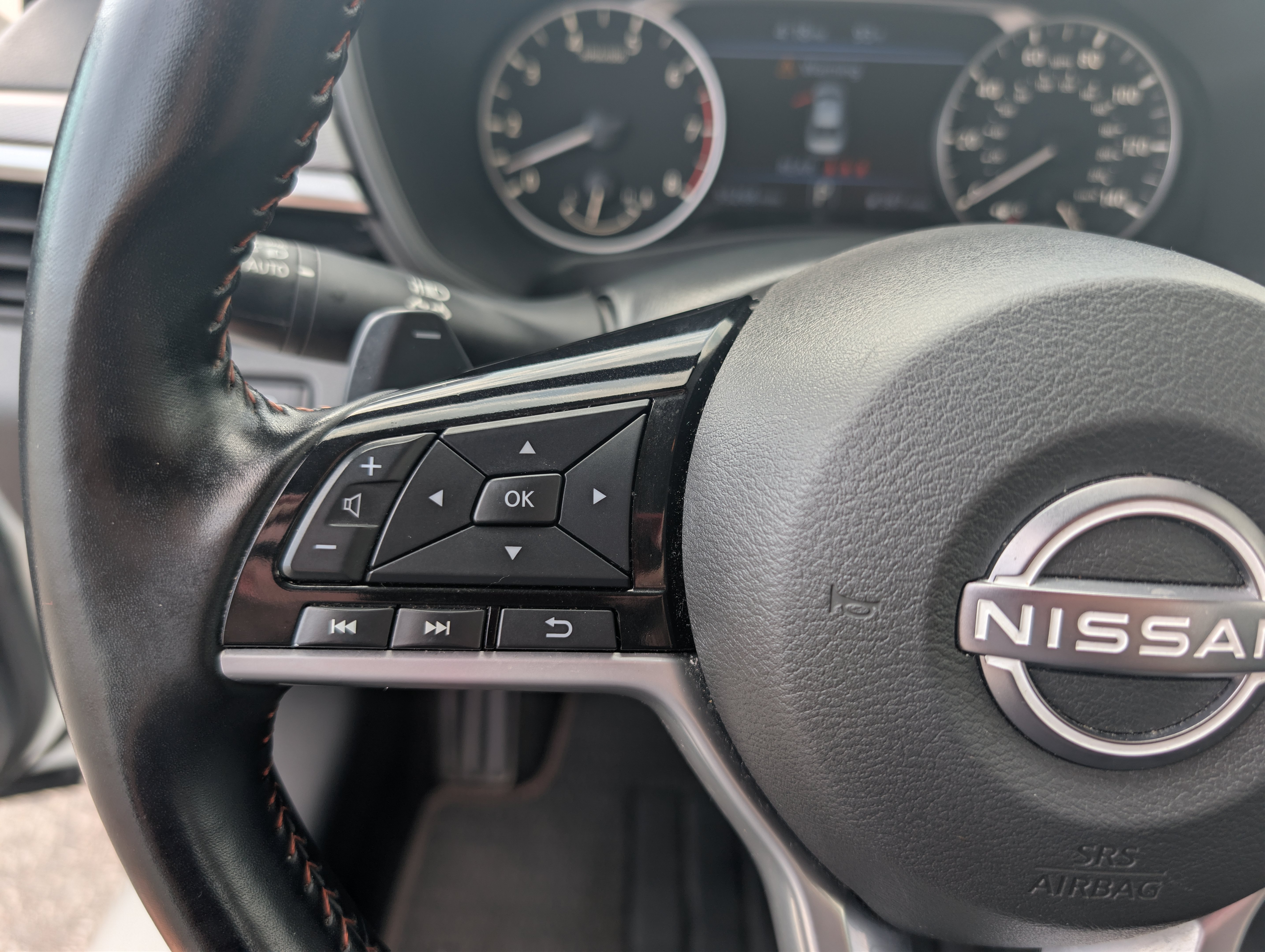 Used 2025 Pearl White Tricoat Nissan SR image 15