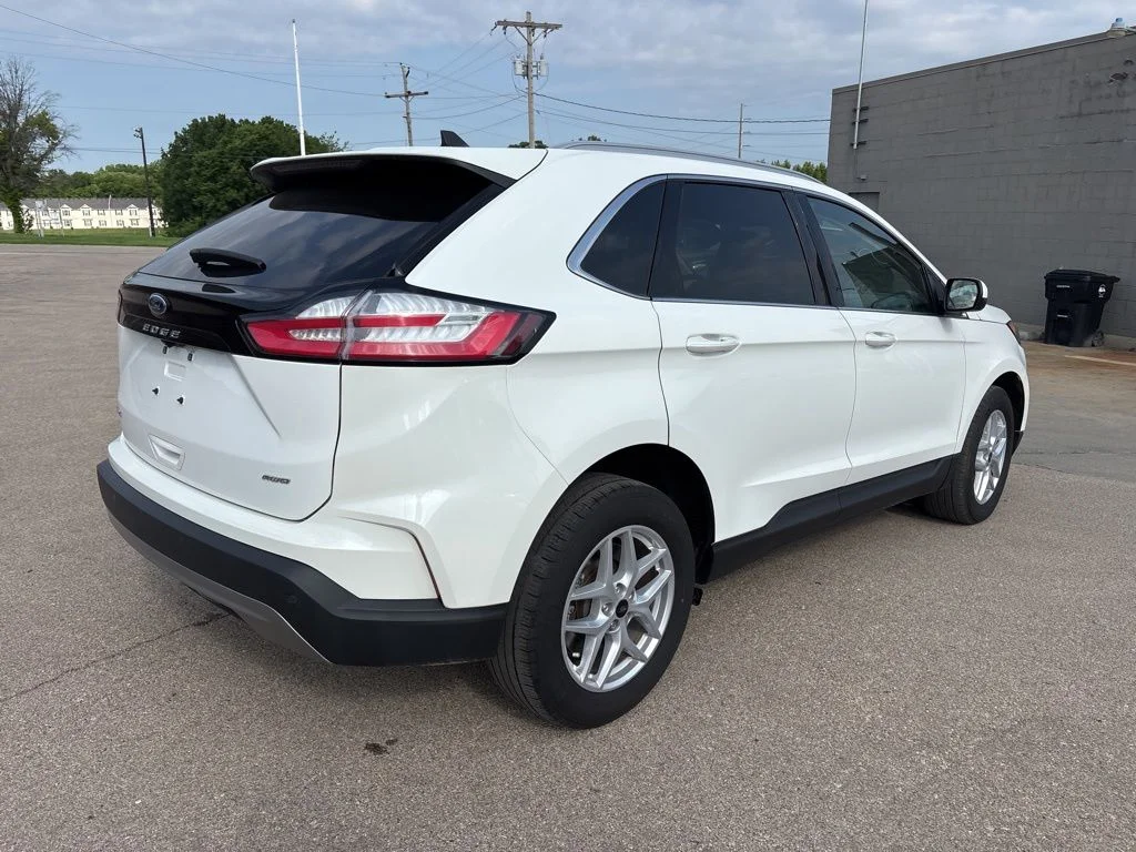 Used 2023 White Metallic Ford SEL image 7