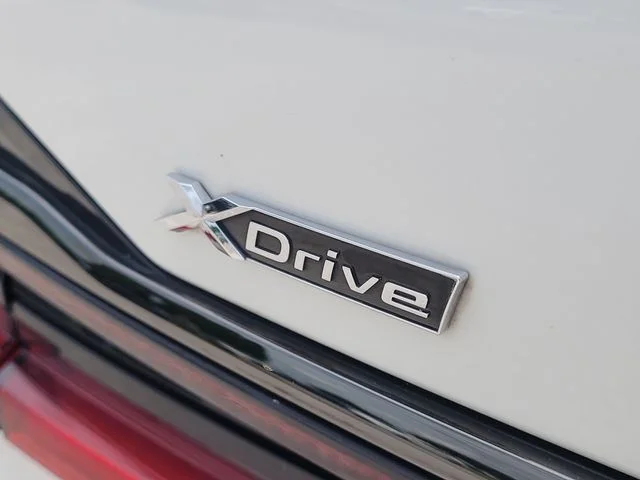 Used 2022 White BMW 750i xDrive image 10