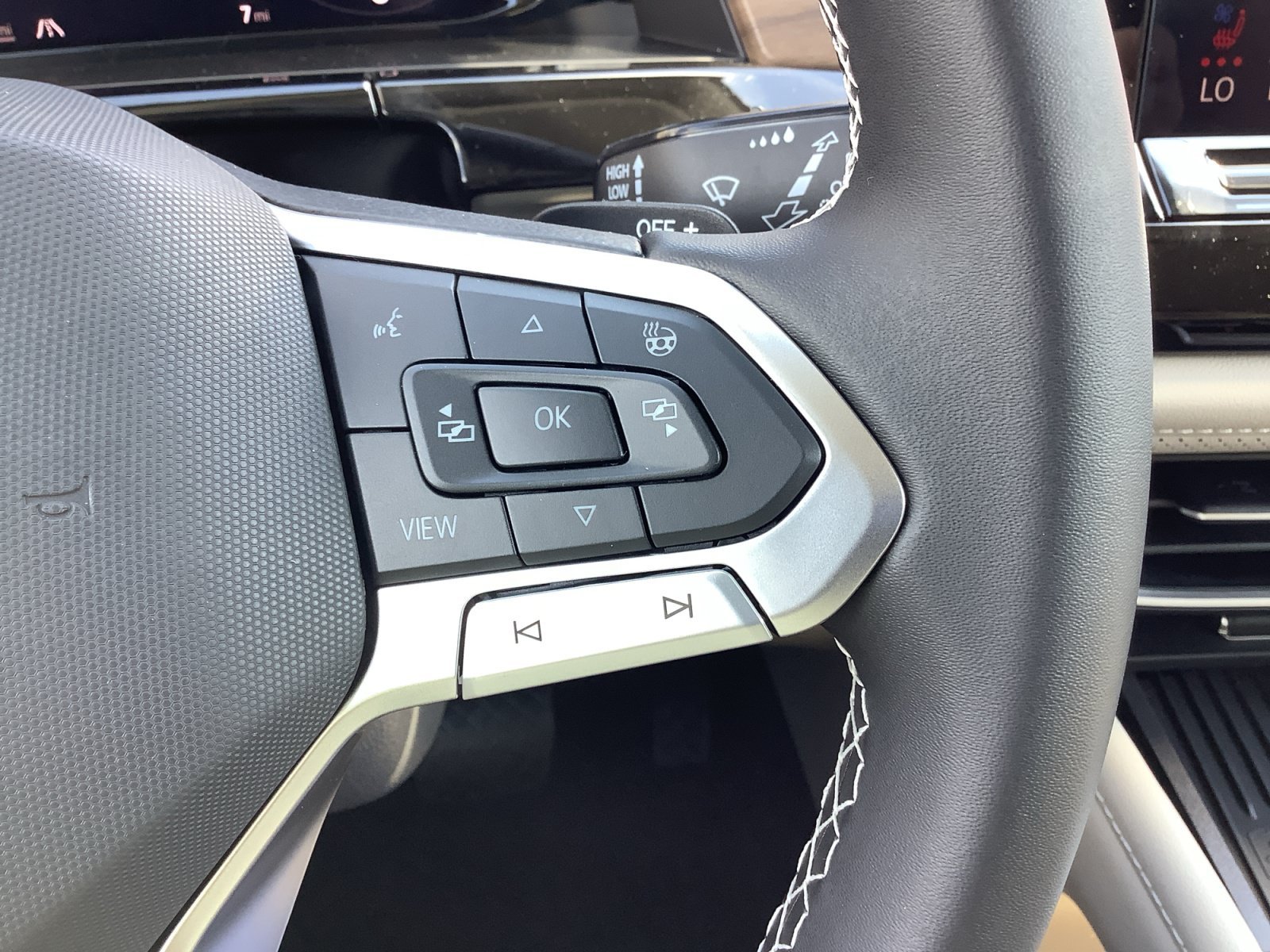 New 2026 OPAL_WHITE Volkswagen 2.0T SE image 25