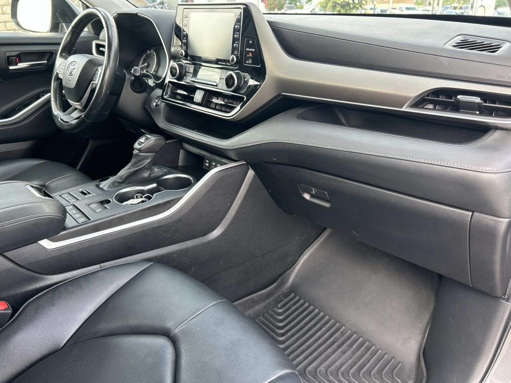 Certified Used 2022 Magnetic Gray Metallic Toyota XLE image 24