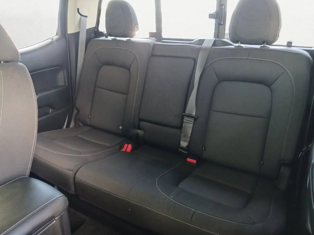 Used 2018 SILVER ICE METALLIC Chevrolet 4WD LT image 9
