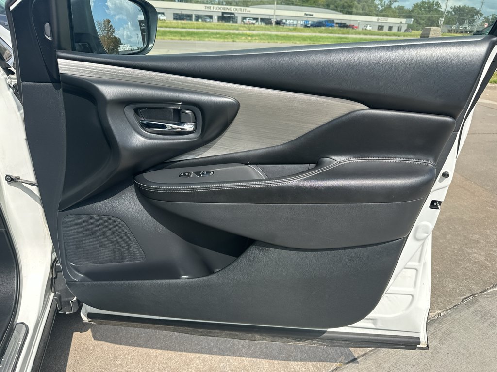 Used 2018 Pearl White Nissan SL image 31