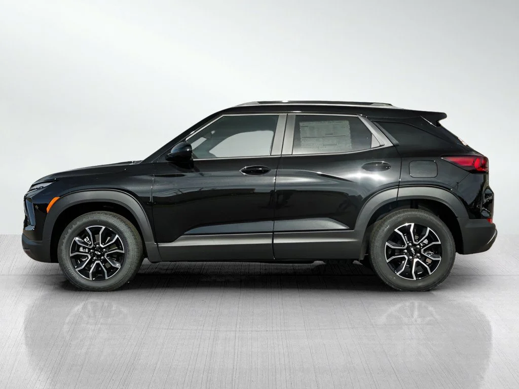 New 2026 Mosaic Black Metallic Chevrolet ACTIV image 3