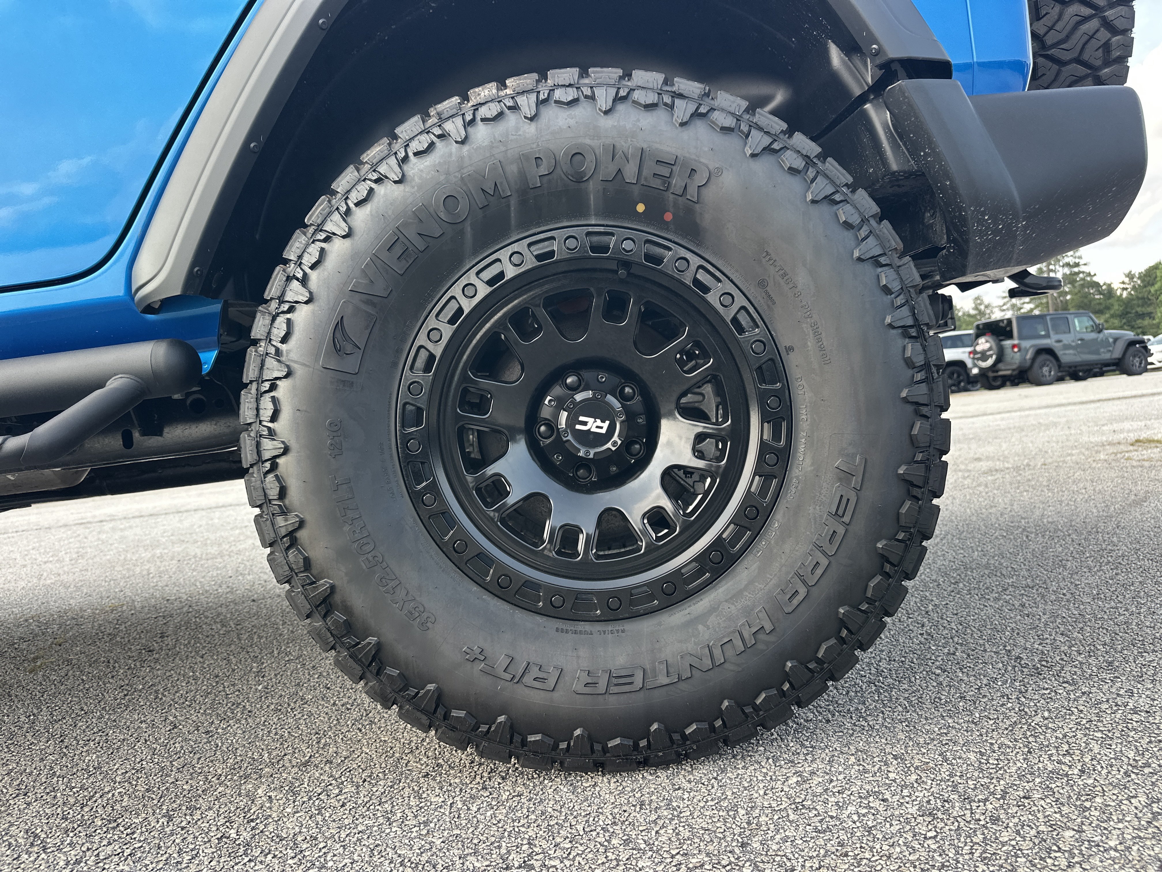 New 2026 Hydro Blue Pearl-Coat Exterior Paint Jeep Sport image 20