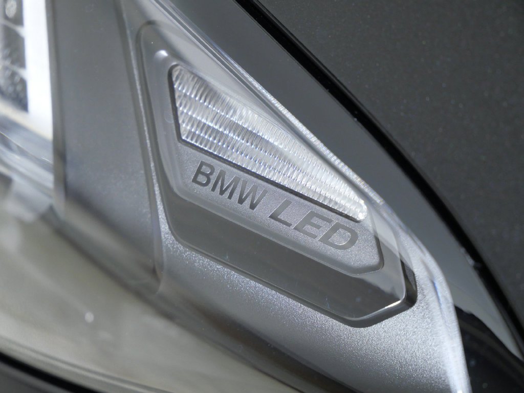 New 2026 Black Sapphire Metallic BMW 330i xDrive image 4