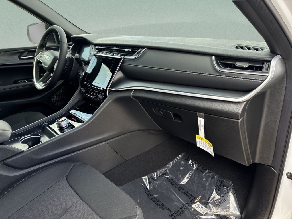 New 2025 White Jeep Laredo X image 31
