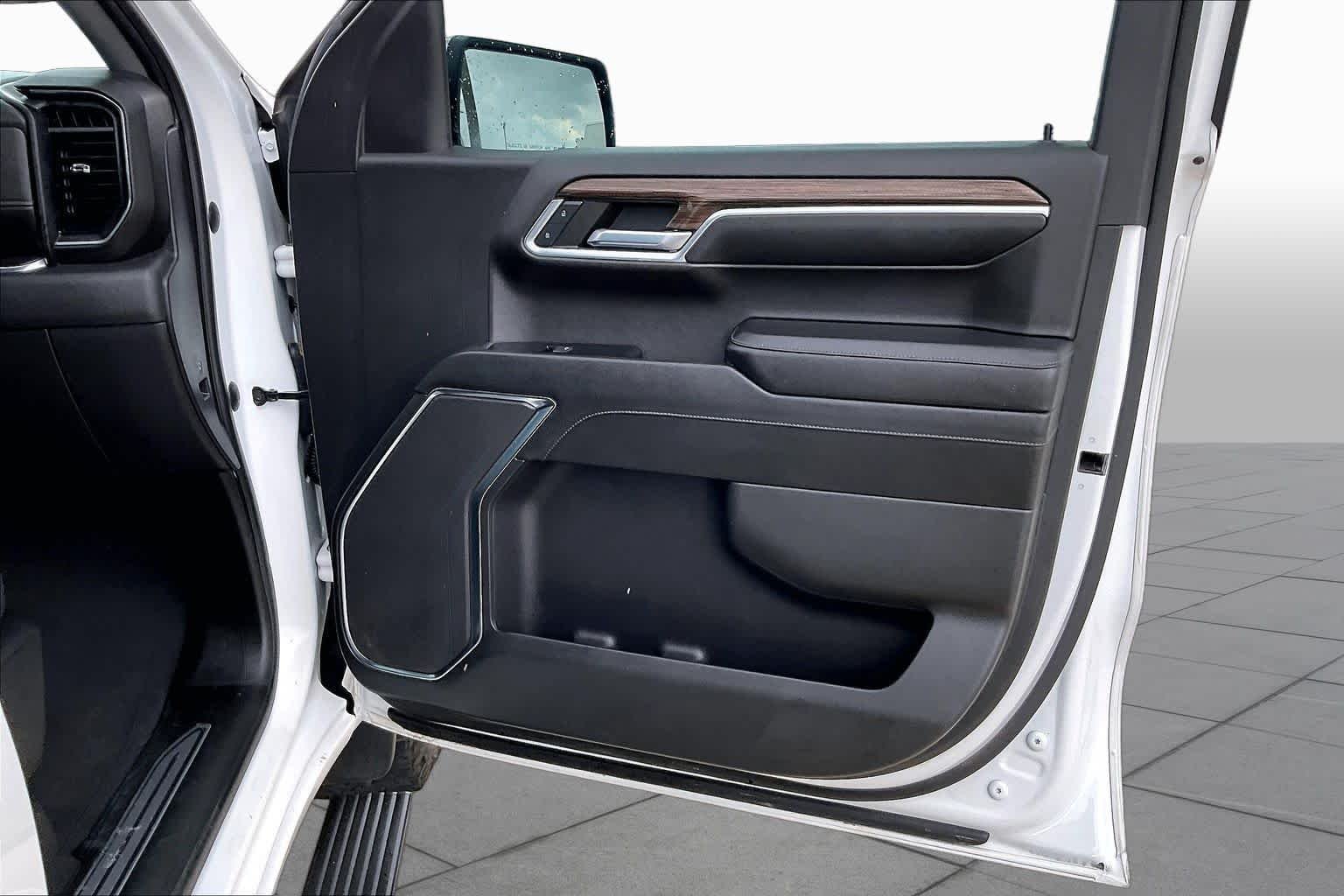 Used 2023 Summit White Chevrolet LT image 22