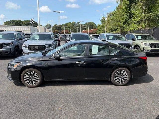 Used 2025 Super Black Clearcoat Nissan 2.5 SV image 8