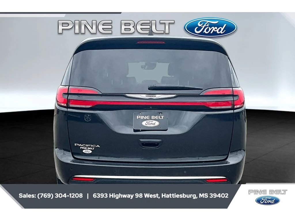Used 2023 Brilliant Black Crystal Pearlcoat Chrysler Touring L image 4