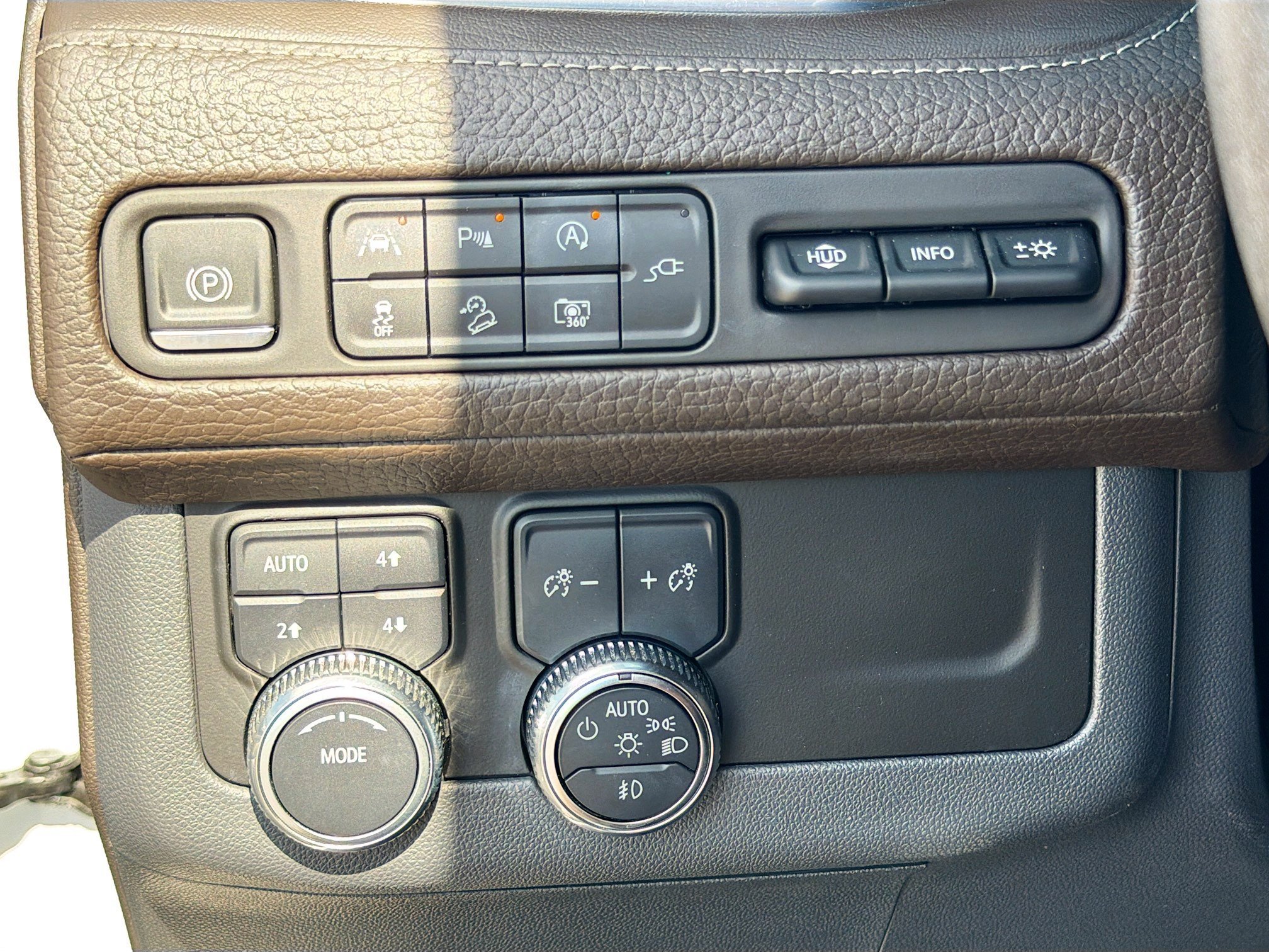 Used 2022 White Frost Tricoat GMC Denali image 38
