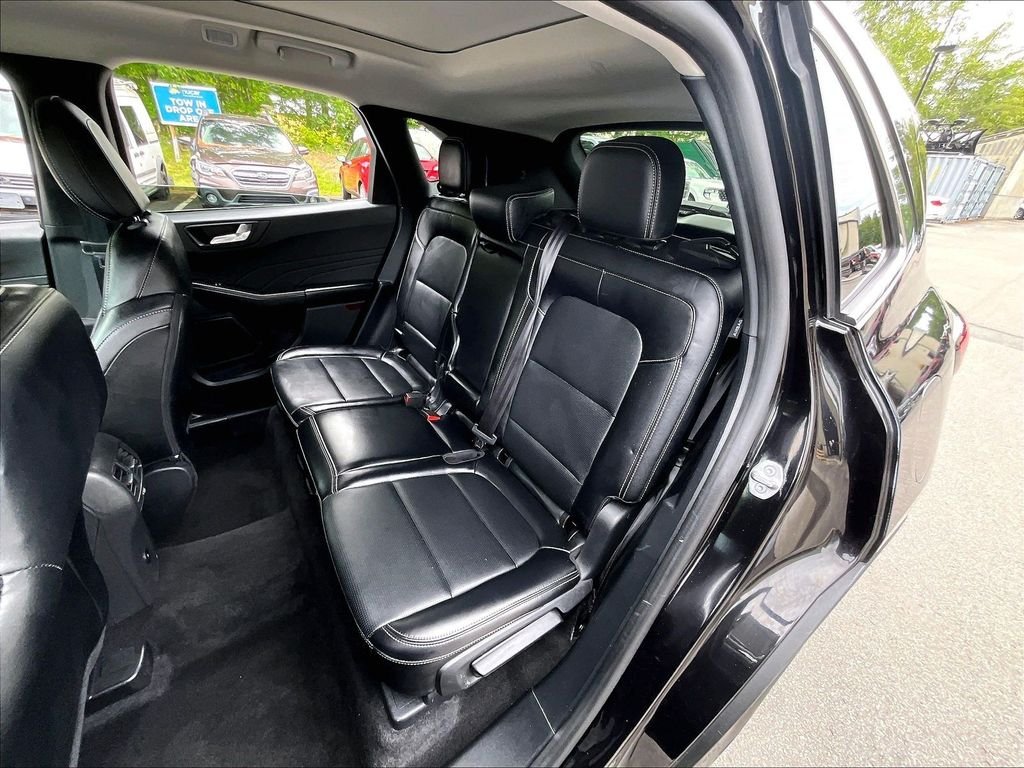 Used 2025 Black Metallic Ford Platinum image 15