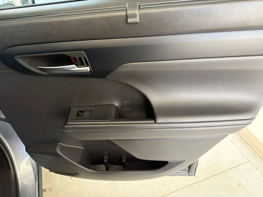 Used 2022 Moon Dust Toyota XLE image 33