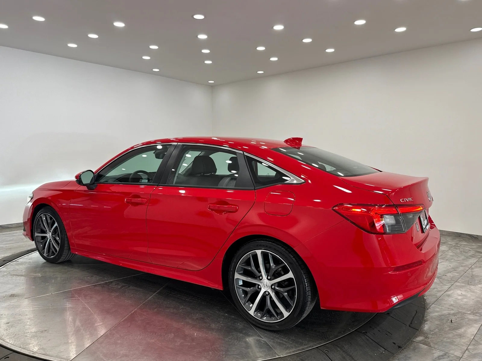 Used 2024 Rallye Red Honda Touring CVT image 5