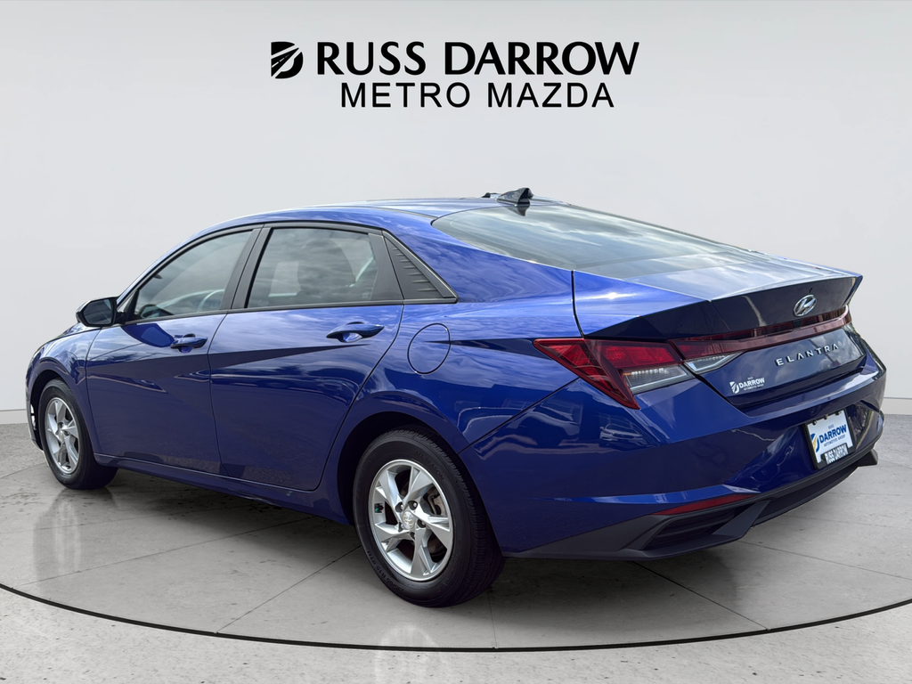 Used 2021 Blue Hyundai SE image 3