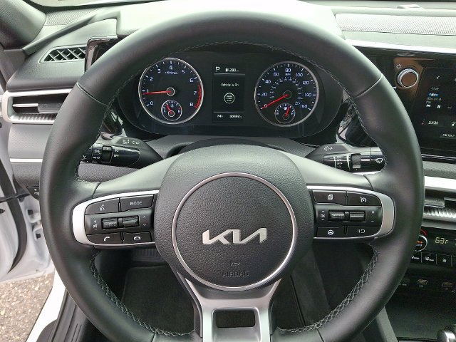 Used 2022 White Kia GT-Line image 19