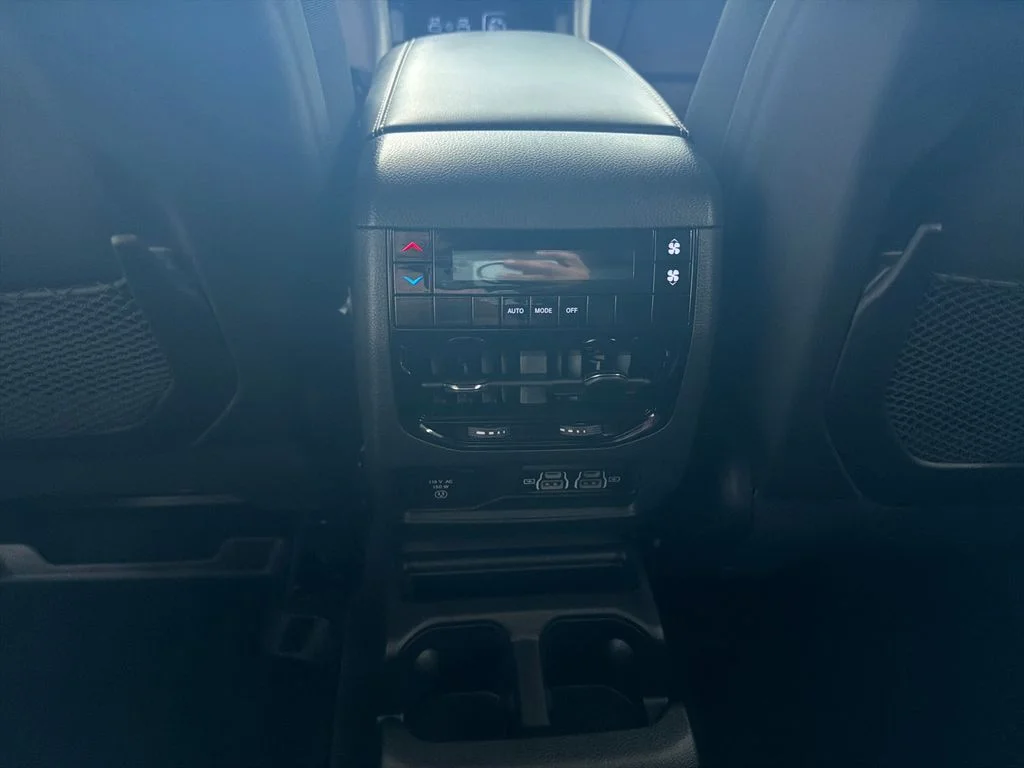 Used 2025 Black Jeep Altitude image 17