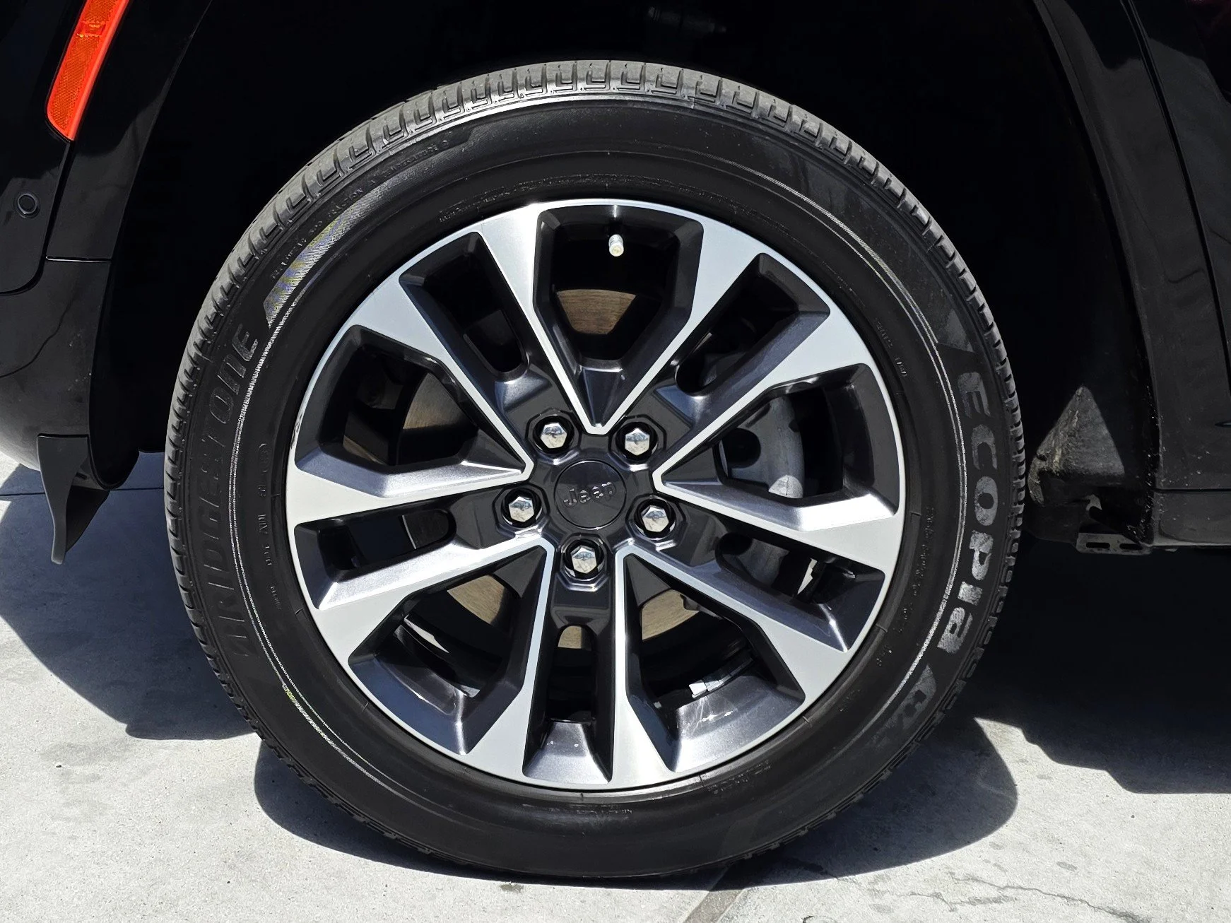 Certified Used 2023 Diamond Black Jeep Overland 4xe image 9