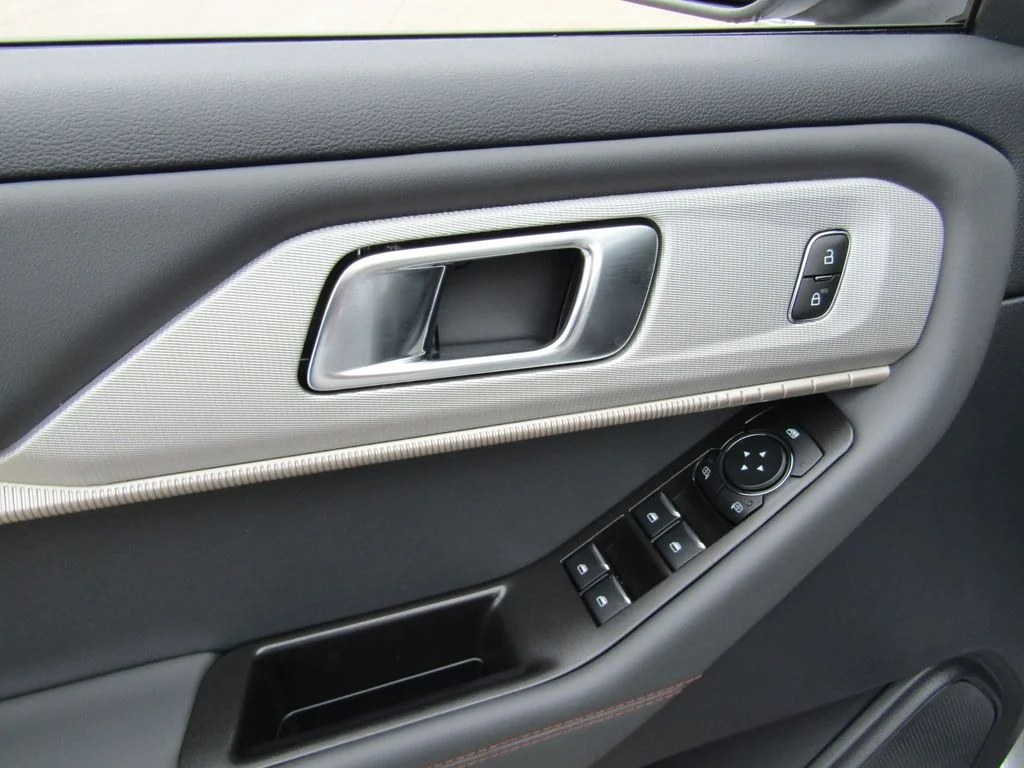 New 2026 Space White Metallic Ford Active image 23