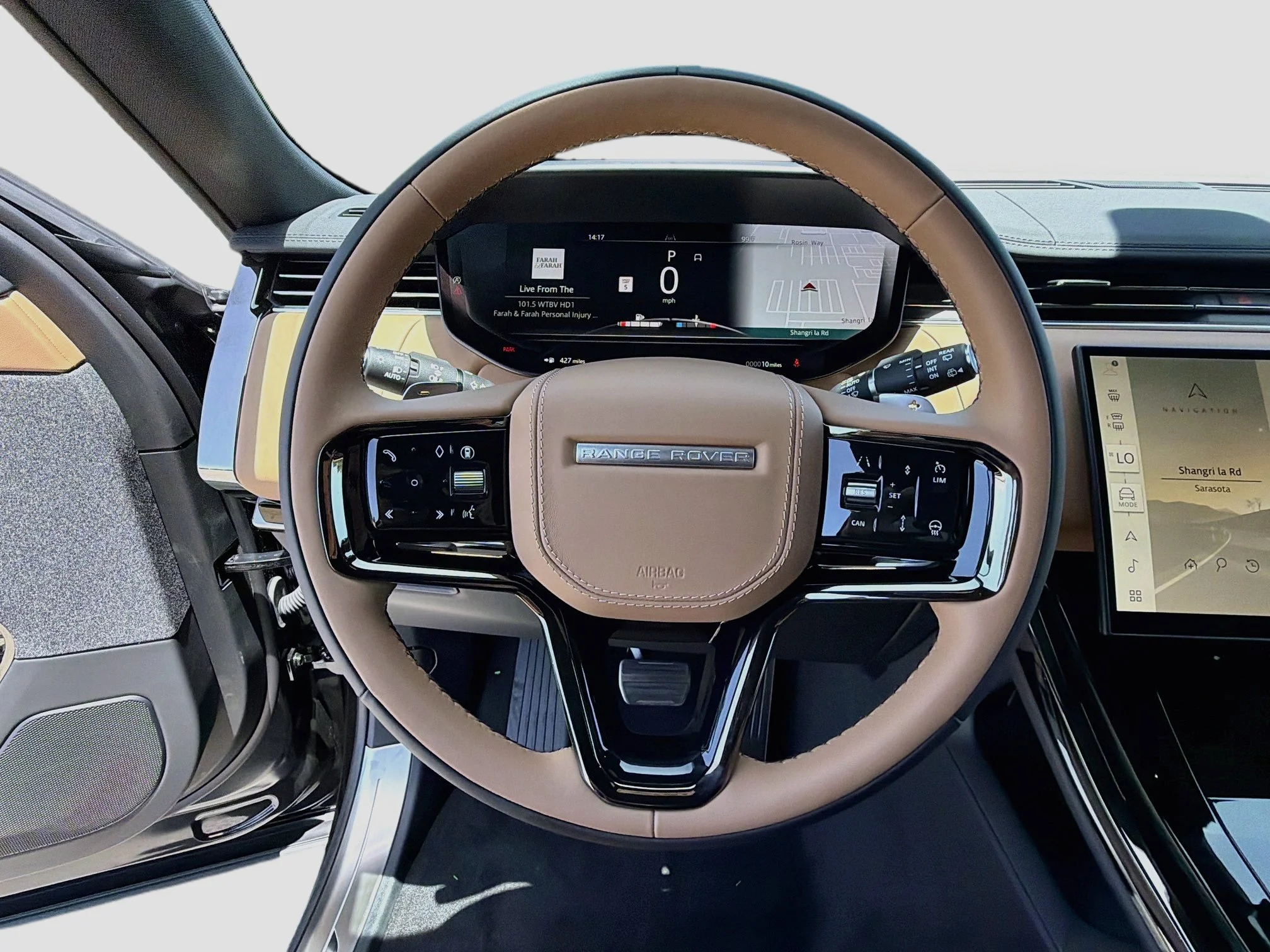 New 2026 Santorini Black Land Rover Dynamic SE image 41