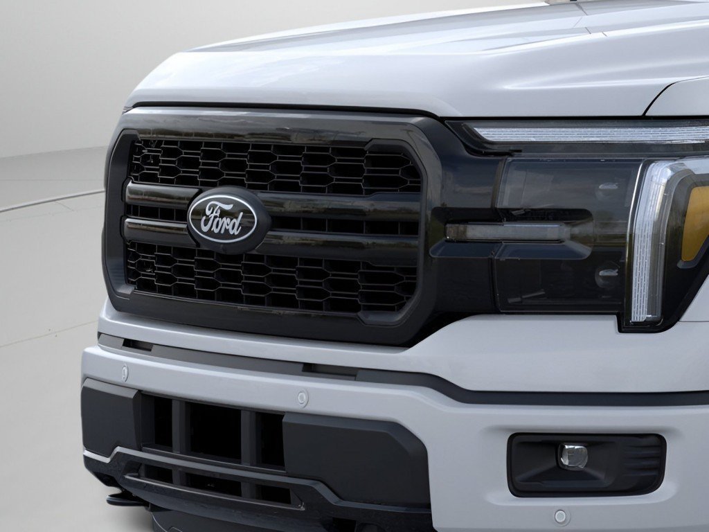 New 2026 Oxford White Ford LARIAT image 19