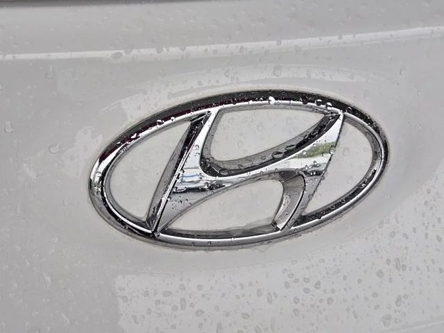 Used 2023 White Hyundai SEL image 23