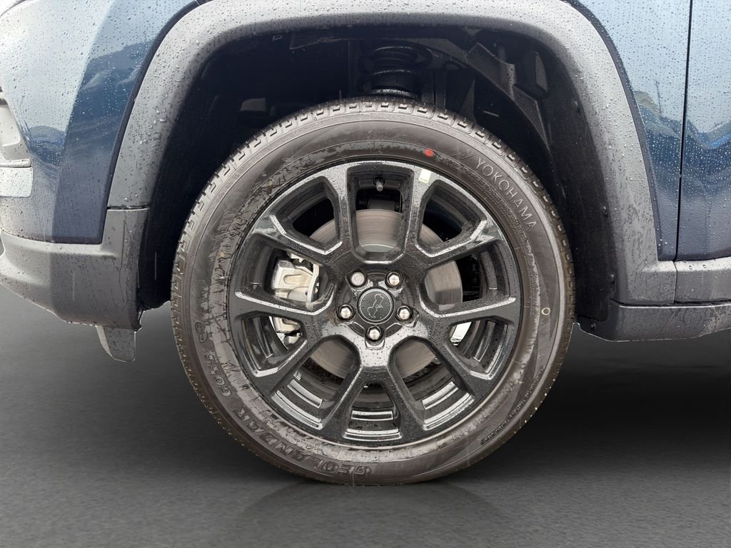 New 2026 Fathom Blue Pearl-Coat Exterior Paint Jeep Latitude image 21
