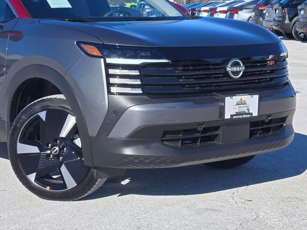 New 2026 Gun Metallic / Scarlet Ember Tintcoat Two-tone Nissan SR image 2