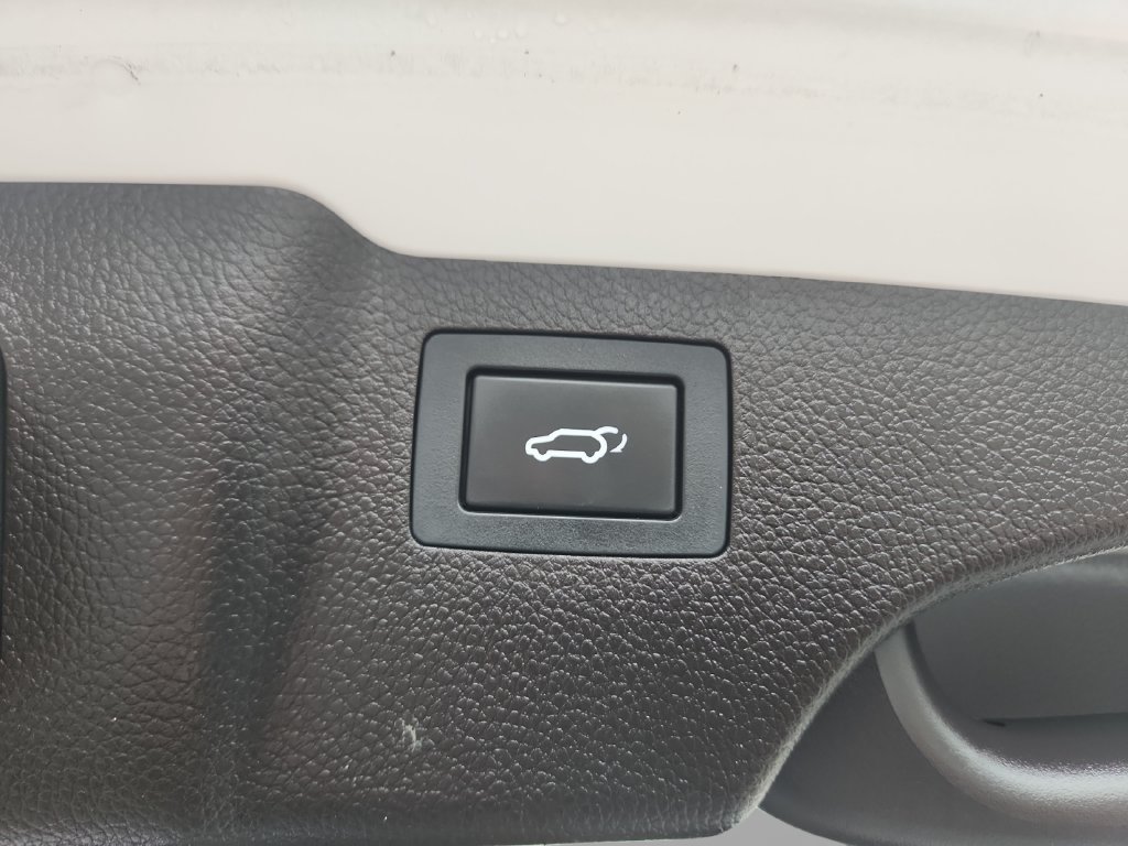 Used 2018 White Hyundai 2.0T Ultimate image 20
