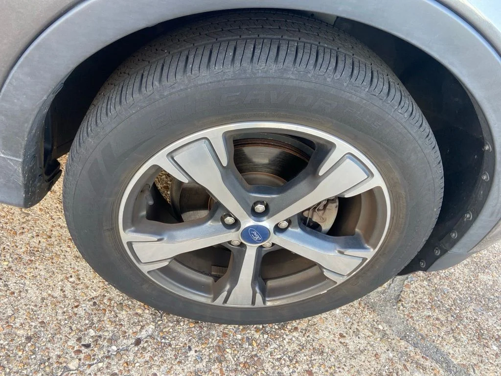 Used 2018 Gray Ford SEL image 27