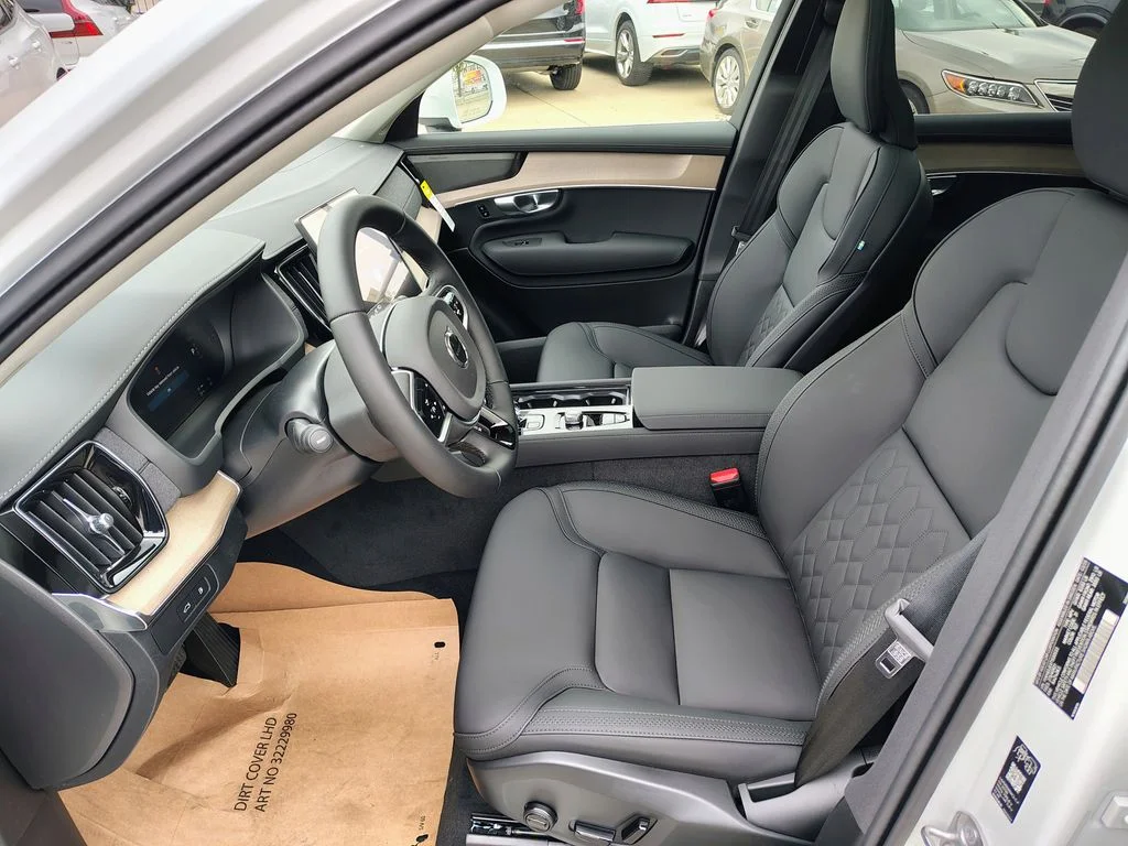 New 2026 Crystal White Volvo Plus image 17