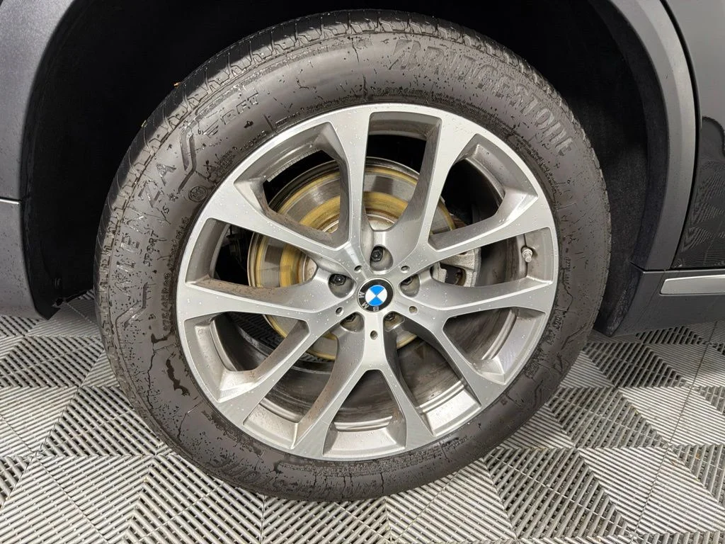 Certified Used 2025 Black Sapphire Metallic BMW xDrive40i image 12