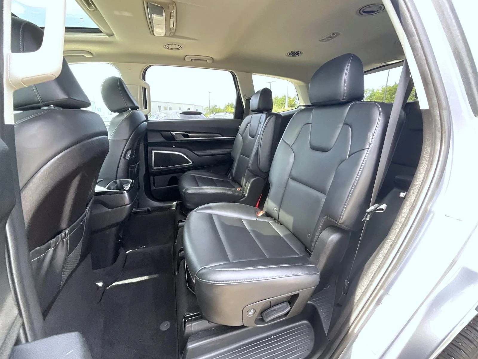 Used 2025 Silver Kia S image 19