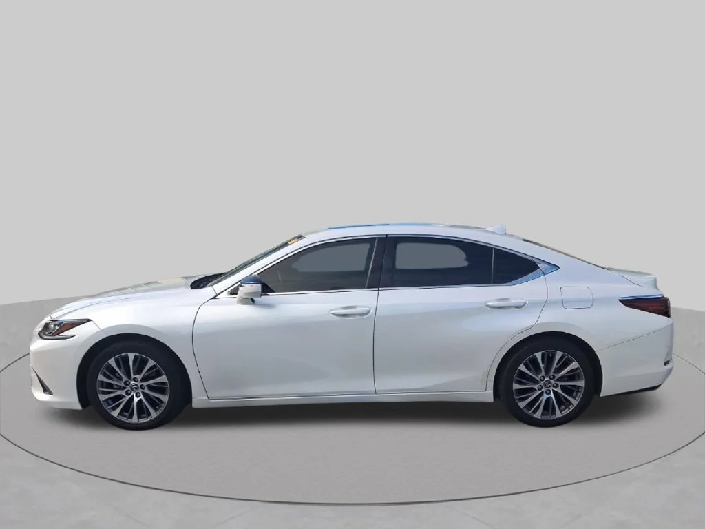 Used 2021 White Lexus 350 image 10