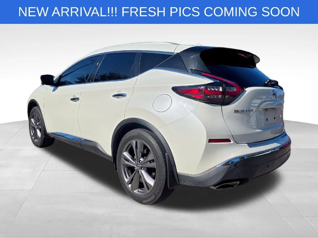 Used 2021 White Nissan Platinum FWD image 5