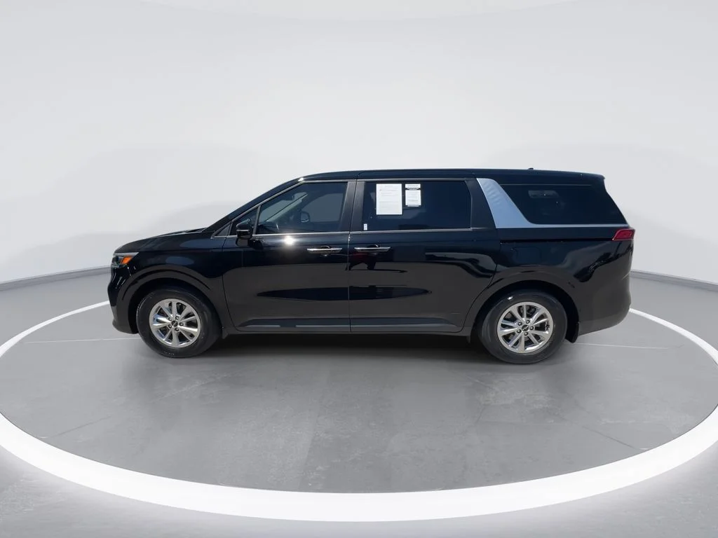 Used 2023 Black Kia LX Seat Package image 5