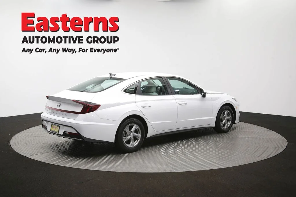 Used 2023 White Hyundai SE image 41