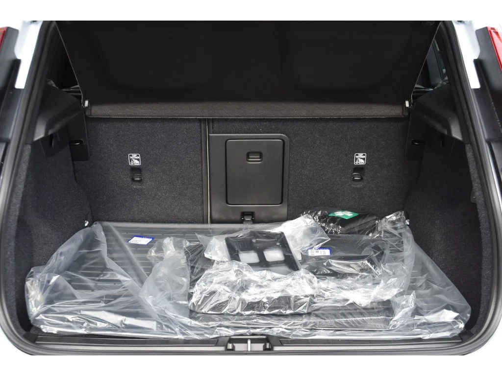 Used 2026 Cloud Blue Volvo Plus image 22