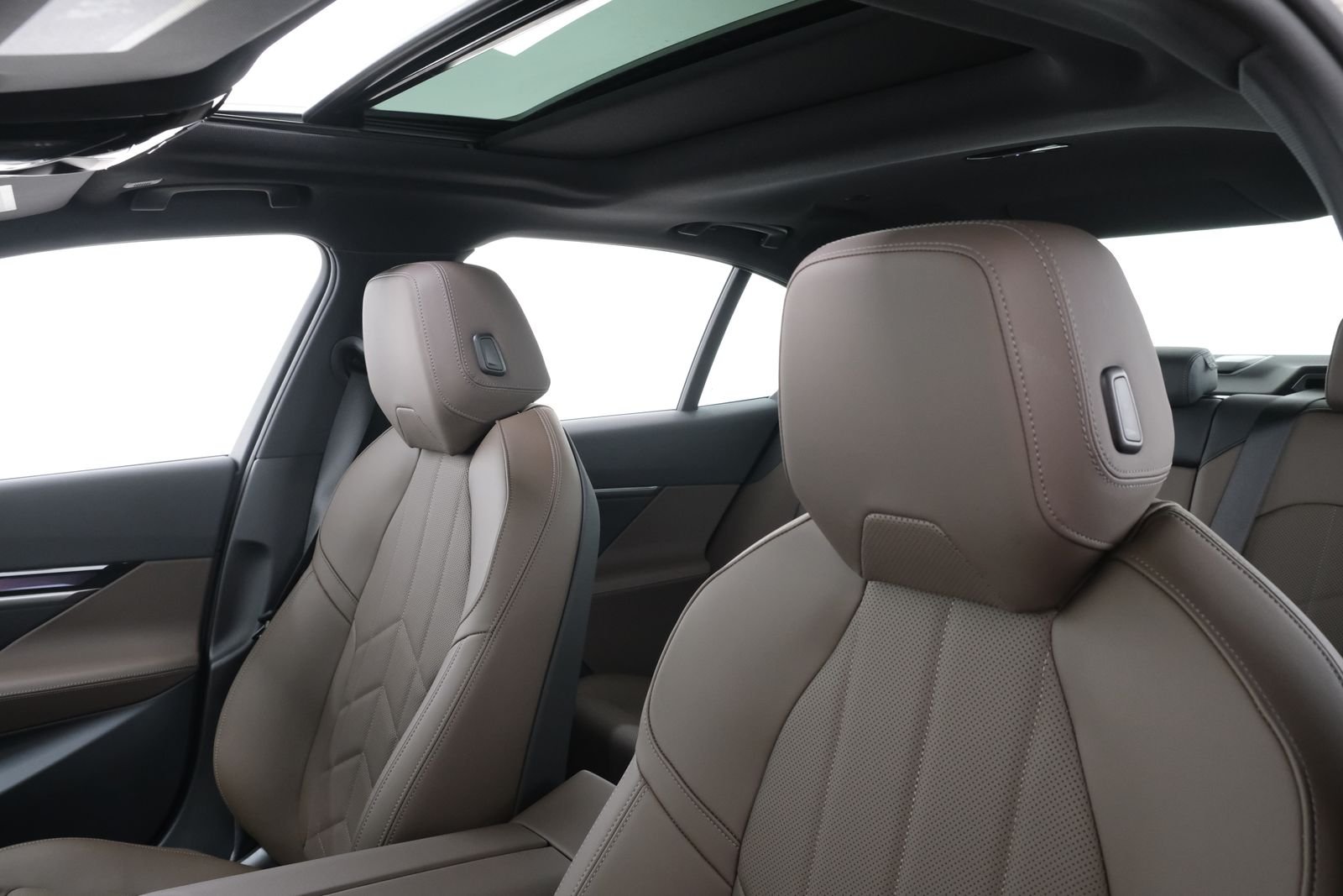 New 2027 Oxide Grey Metallic BMW 530i xDrive image 31