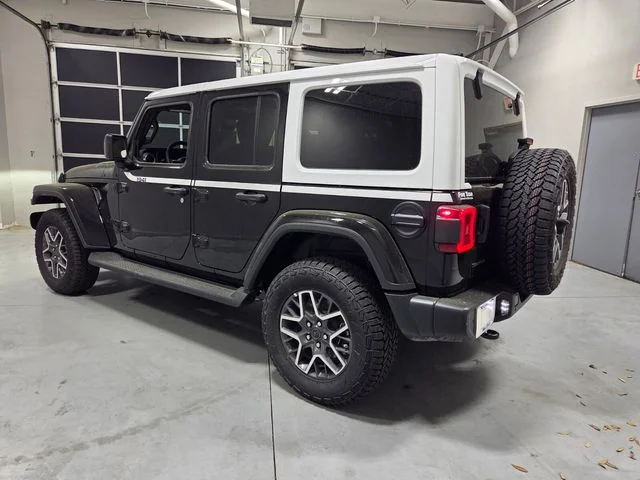 New 2026 Black Clear-Coat Exterior Paint Jeep Sahara image 9